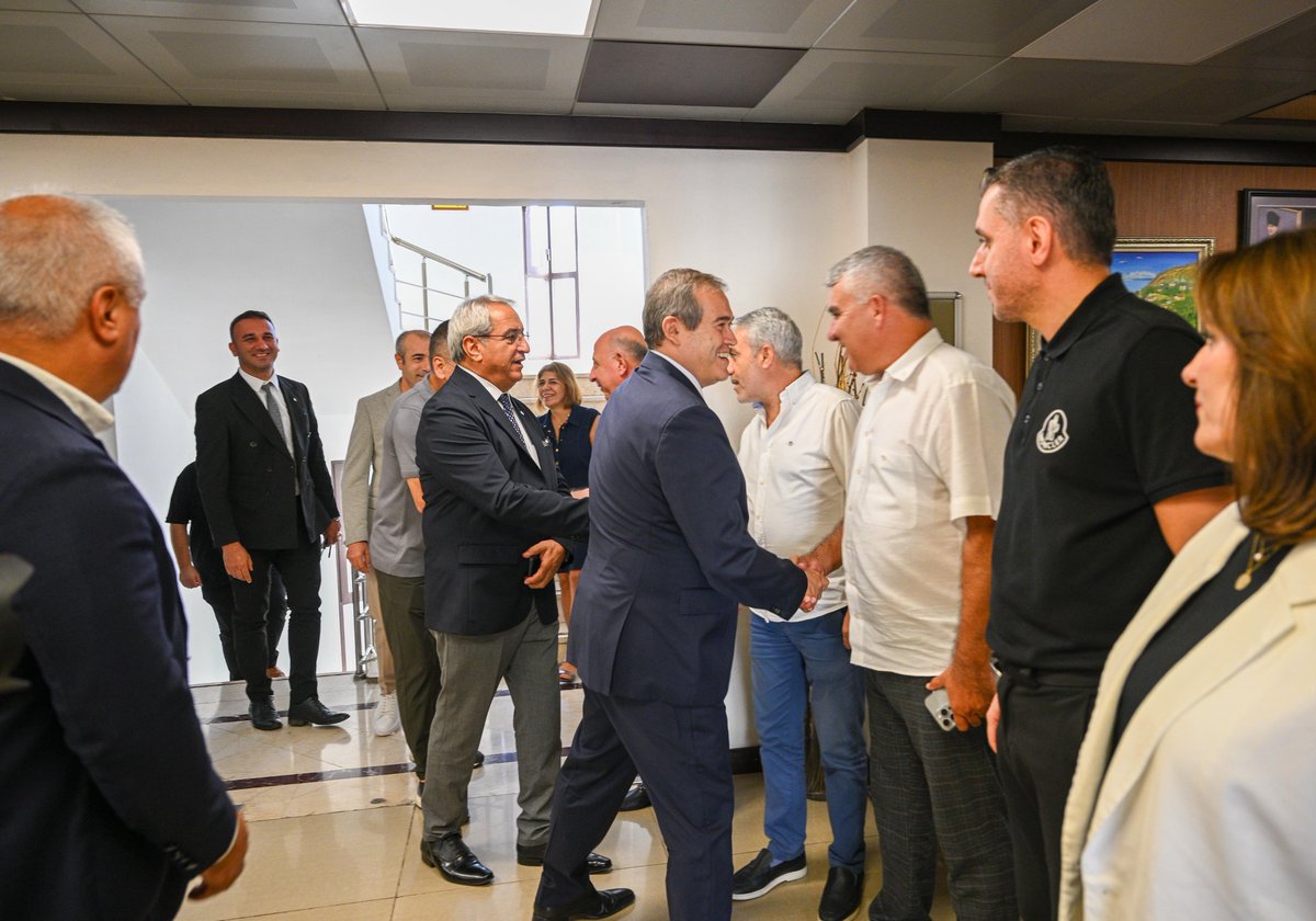 Yönetim Kurulu Başkanımız Yusuf Hacısüleyman, Alanya Ticaret ve Sanayi Odası (ALTSO) Yönetim Kurulu Başkanı Eray Erdem ve Yönetim Kurulu Üyeleri ile bir araya geldi. Ziyarette Başkan Hacısüleyman’a, Sayman Üyemiz Murat Totoş, Yönetim Kurulu Üyelerimiz Mustafa Yayla ve Behçet