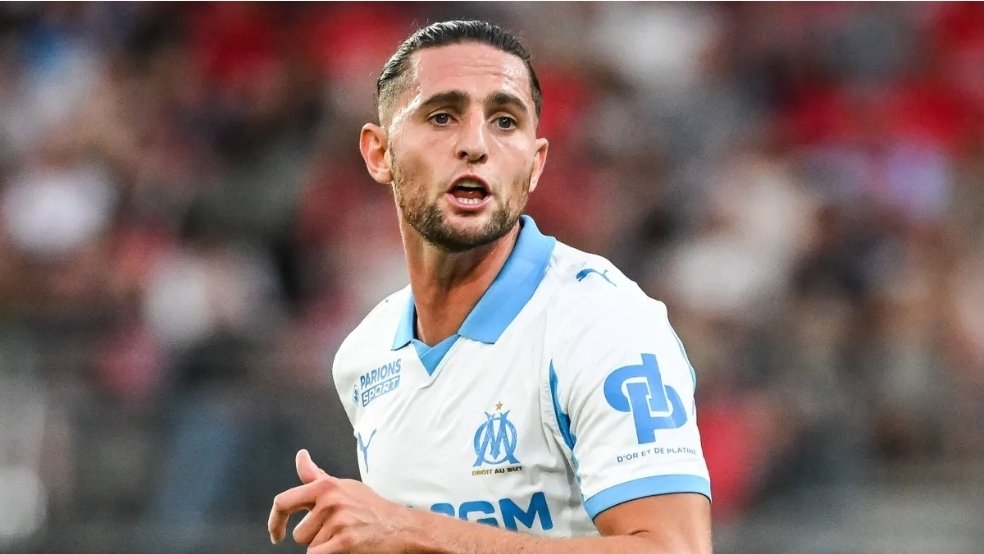 MATHIS FOOTBALL (@mathis_football) on Twitter photo 🚨 Un proche d'Adrien Rabiot 🇫🇷 :
"Adrien Rabiot 🇫🇷 a tenté d’expliquer qu’il n’était pas à l’origine de la bagarre avec Rowe 🏴.
Au départ, c’est Rulli 🇦🇷 qui voulait se battre et Adrien a d’abord voulu calmer les choses avant que tout ne dégénère."
🗞 <a href="/le_Parisien/">Le Parisien</a>
#TeamOM 🚨 Un proche d'Adrien Rabiot 🇫🇷 :
"Adrien Rabiot 🇫🇷 a tenté d’expliquer qu’il n’était pas à l’origine de la bagarre avec Rowe 🏴.
Au départ, c’est Rulli 🇦🇷 qui voulait se battre et Adrien a d’abord voulu calmer les choses avant que tout ne dégénère."
🗞 <a href="/le_Parisien/">Le Parisien</a>
#TeamOM