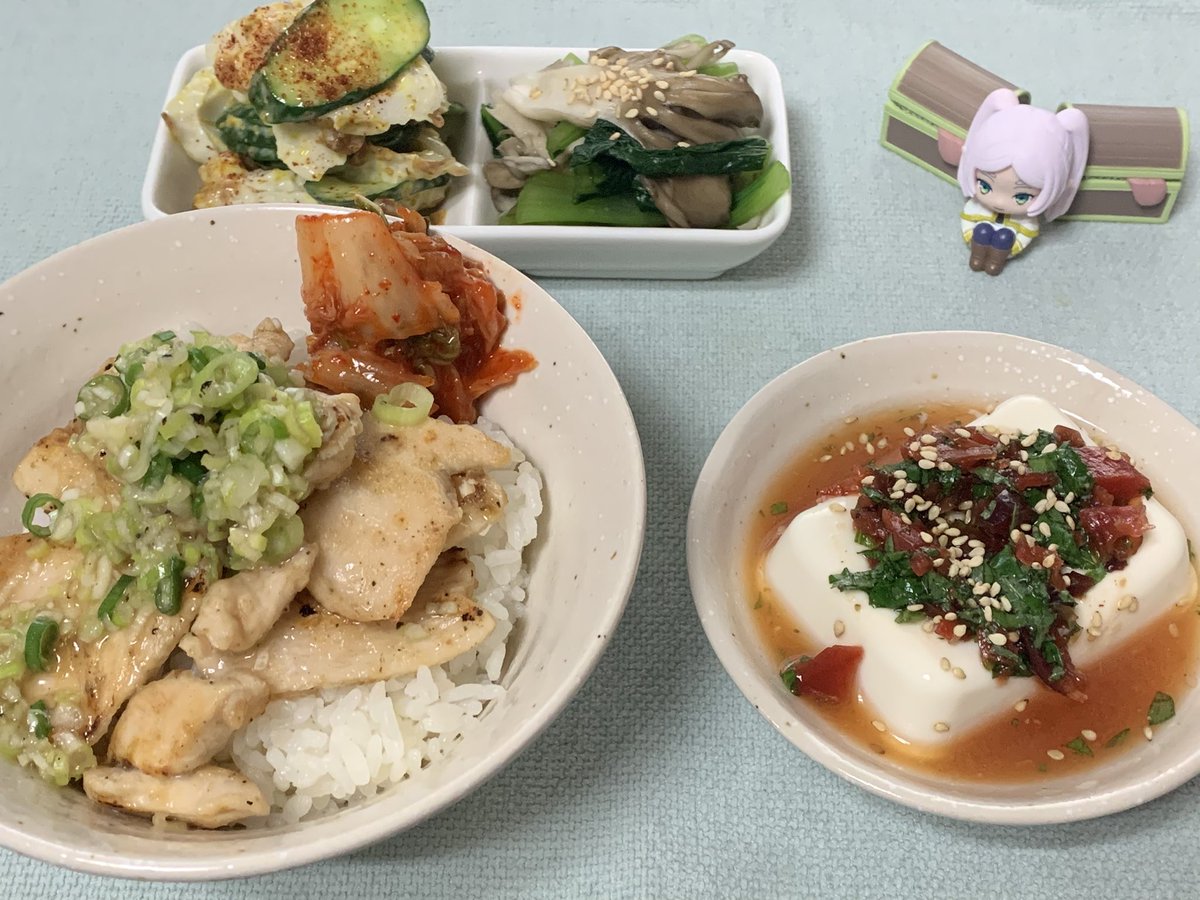 鶏ネギ塩丼
舞茸と小松菜のおひたし🥬
ちくわと胡瓜のカレーマヨ和え🥒
冷奴（福神漬け大葉ダレ

食べました

#夜ごはん