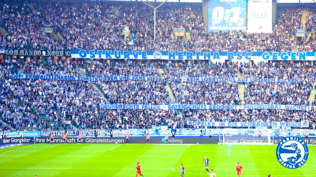 Fanhilfe_Hertha's tweet image. Zur erneuten populistischen Hetze gegen Fans hat sich die Ostkurve Hertha BSC am letzten Wochenende eindeutig positioniert.

In diesem Zusammenhang verweisen wir erneut auf die Pressemitteilung von @fanhilfen: dachverband-fanhilfen.de/pressemitteilu…

#HaHoHe #Fanrechte
