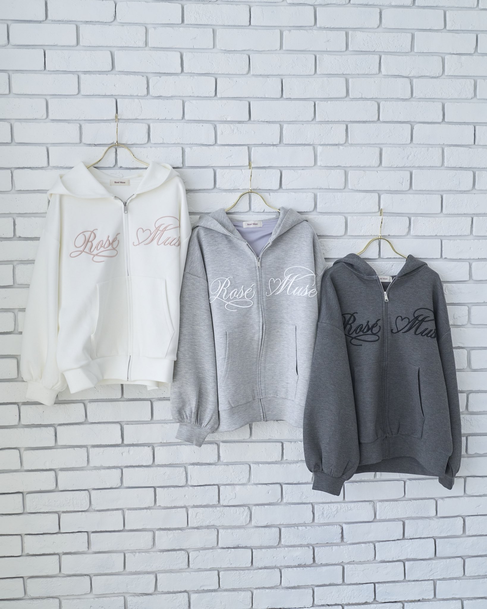 ロゼミューズ　3d logo zip hoodie チャコール 3d logo zip hoodie – BUNNY APARTMENT