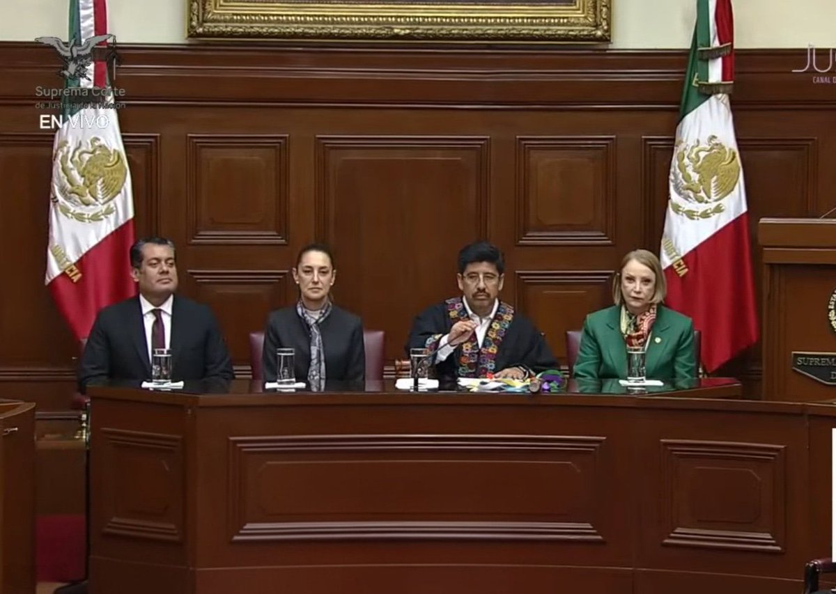 Ahora sí, todos de Morena, el sueño más salvaje y anhelado del resentido de Macuspana hecho realidad 👇🏻

Tener el dominio absoluto de los 3 poderes del Estado (además, producto del agandalle)

Amigos, a partir de hoy, se simulará que hay división y equilibrio de poderes.