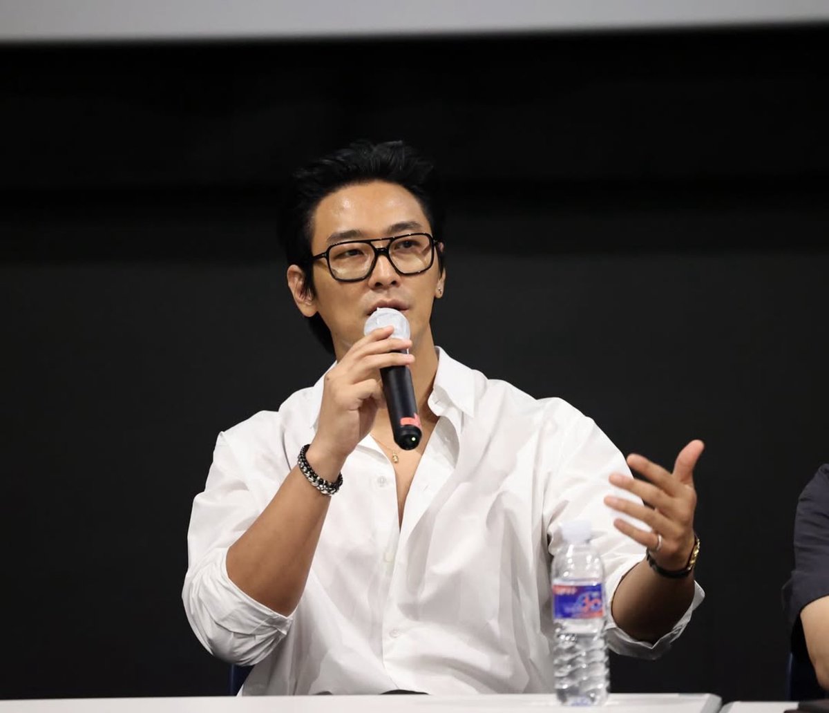 JUJIHOO's tweet image. Serving looks as your movie snacks.