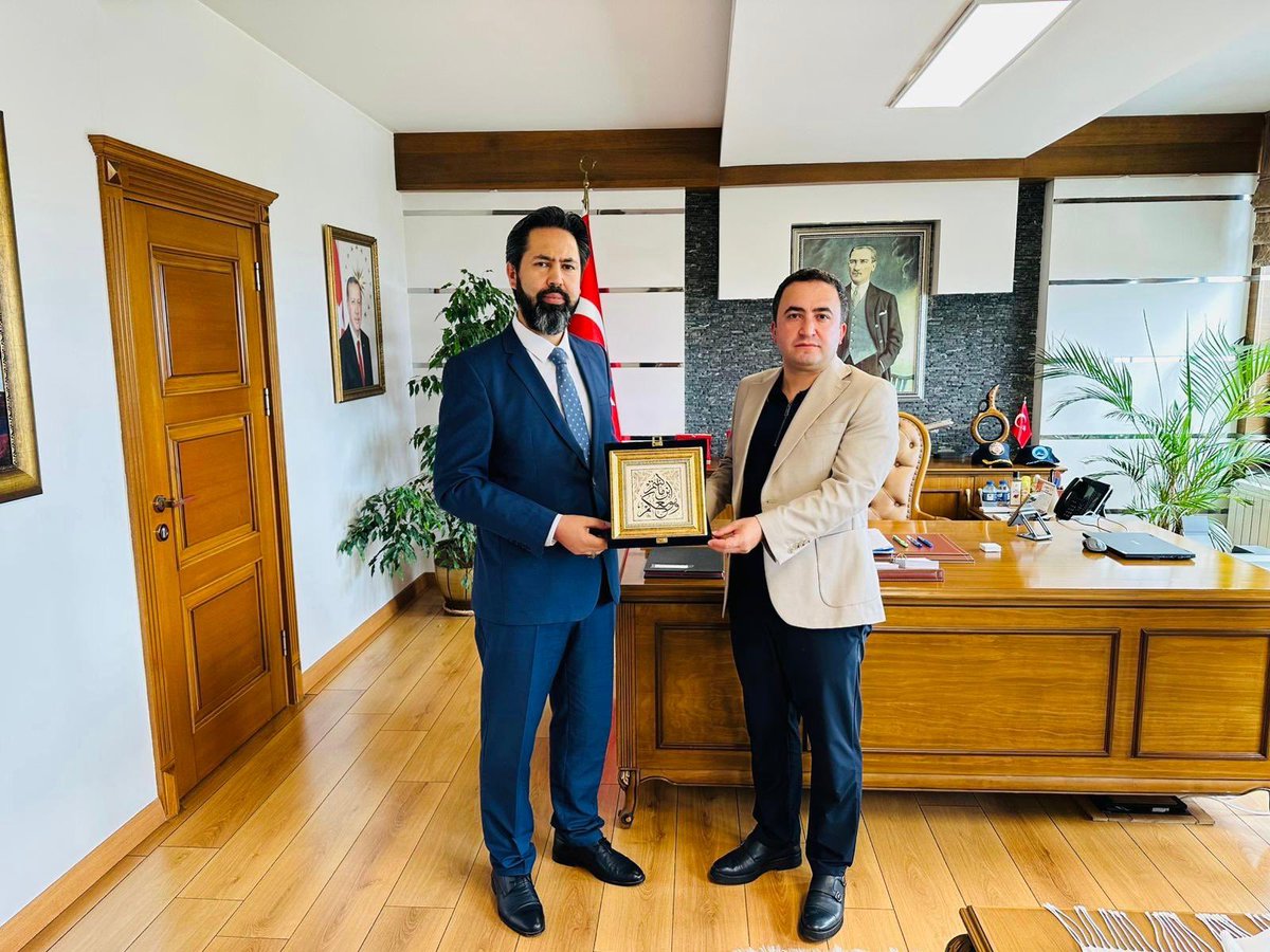 Mevlid-i Nebi Haftası münasebetiyle İlçe Müftüsü Sn. Osman GÜLBE ve beraberindeki Müftülük görevlileri, Kaymakamımız Sn. Ahmet KAVANOZ’u makamında ziyaret ettiler.