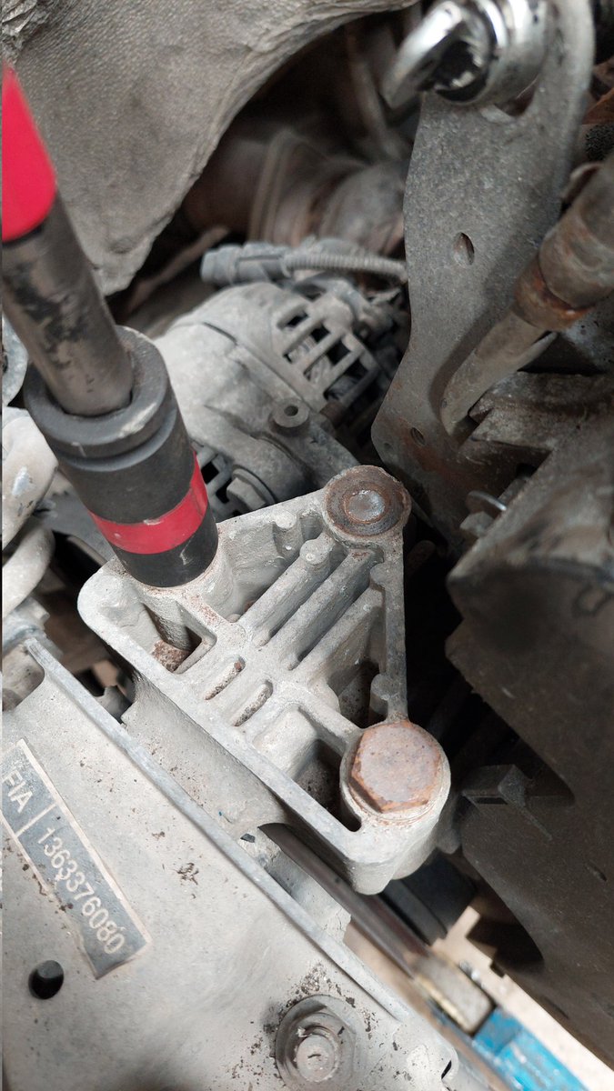 Motor takozunun cıvatasanı kırmak ne amk hayvan mısın ya