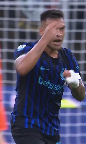 Incredibile come la stampa stia insabbiando il mancato rosso a Lautaro, che più di una ha inveito contro l'arbitro in maniera brusca avvicinandosi in modo minaccioso, fosse capito a un giocatore della Juve prima di un Juve - Inter apriti cielo.
