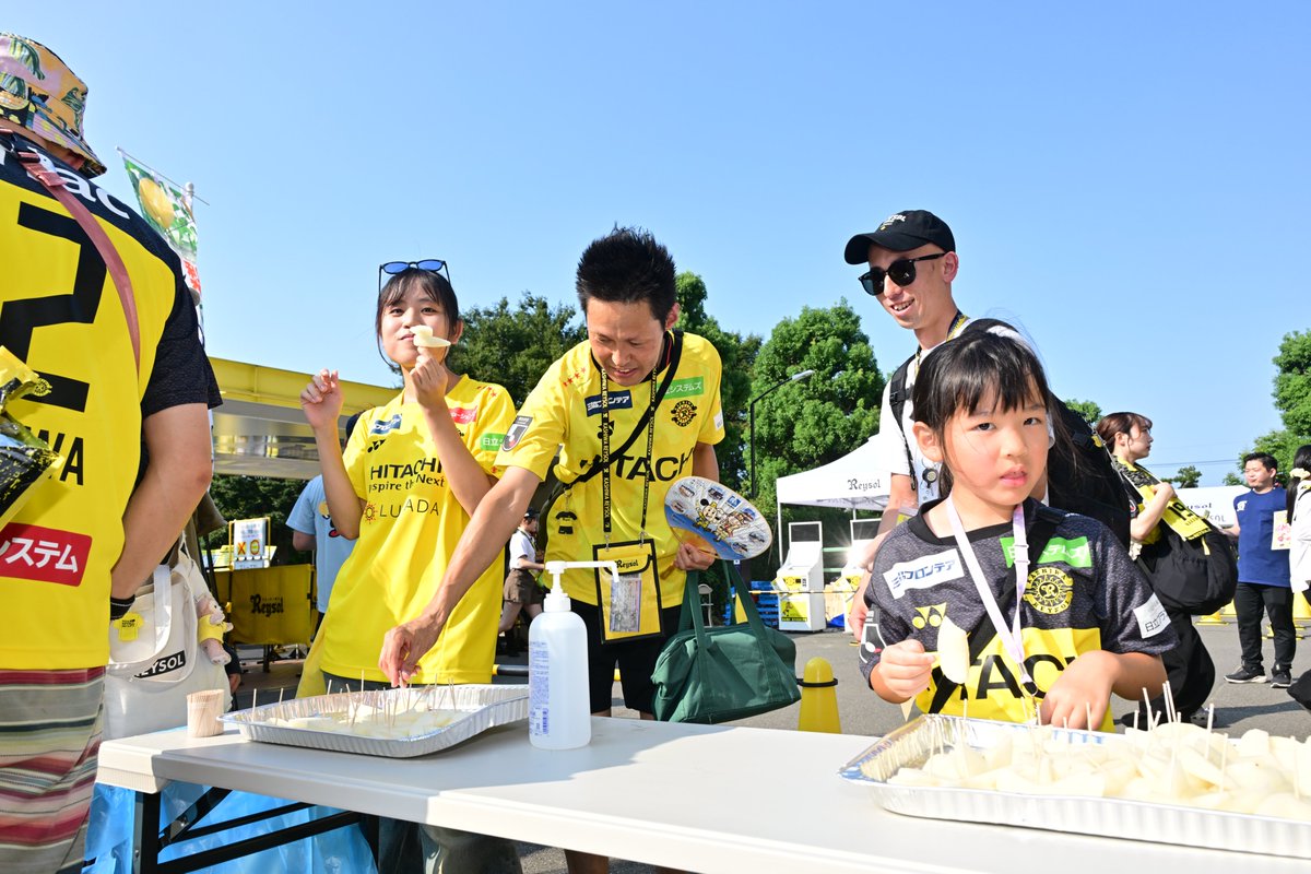 【8/31福岡戦】
⚪️#しろいホームタウンデー 

今年も大好評でした「しろいの梨」の試食会や販売、キッズマッチの開催、MVP賞の授与など、ホームタウンデーの開催ありがとうございました🍐

白井市の皆さん、これからもぜひ日立台にてお待ちしております🤝☀️

#白井市 #柏レイソル #NoREYSOLNoLIFE