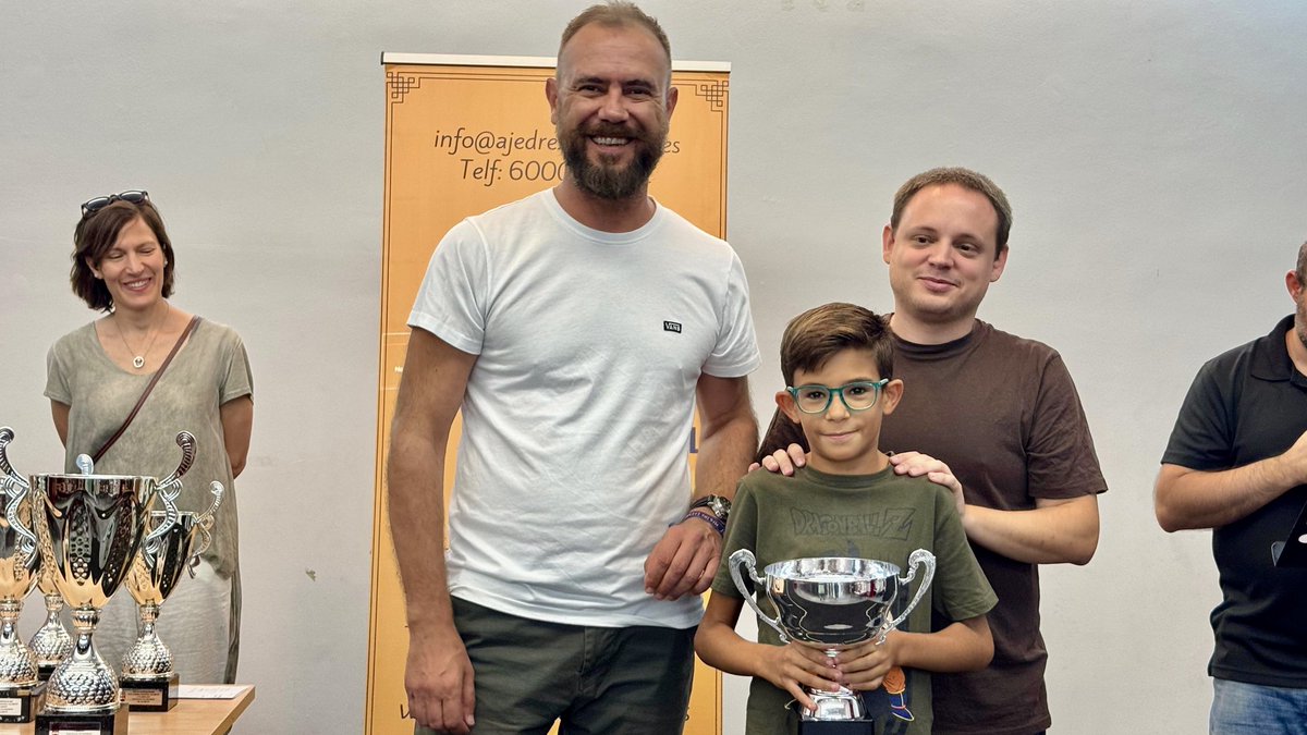 Éxito, como siempre, del ♟️ Torneo de Ajedrez #FiestasAlcorcón2025 para Federados y no Federados, organizado por <a href="/AjedrezDiagonal/">Club Ajedrez Diagonal Alcorcón</a> 👏

Más de 💯 jugadores en el Buero Vallejo y ya con ganas de ver el del próximo domingo 7 de septiembre, solo para Federados, donde seguro superarán