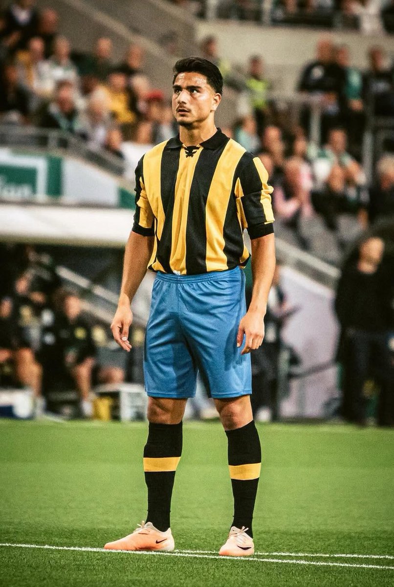 Jusef Erabi kom till Hammarby som 12 åring första gången. 

Han debuterade som 18 åring och är den i A-laget som varit längst i truppen. 

Han har gjort 99 tävlingsmatcher &amp; 33 poäng.

Han förlängde när han kunde ha spelat ut kontraktet. Tack för allt Jusef 💚🤍