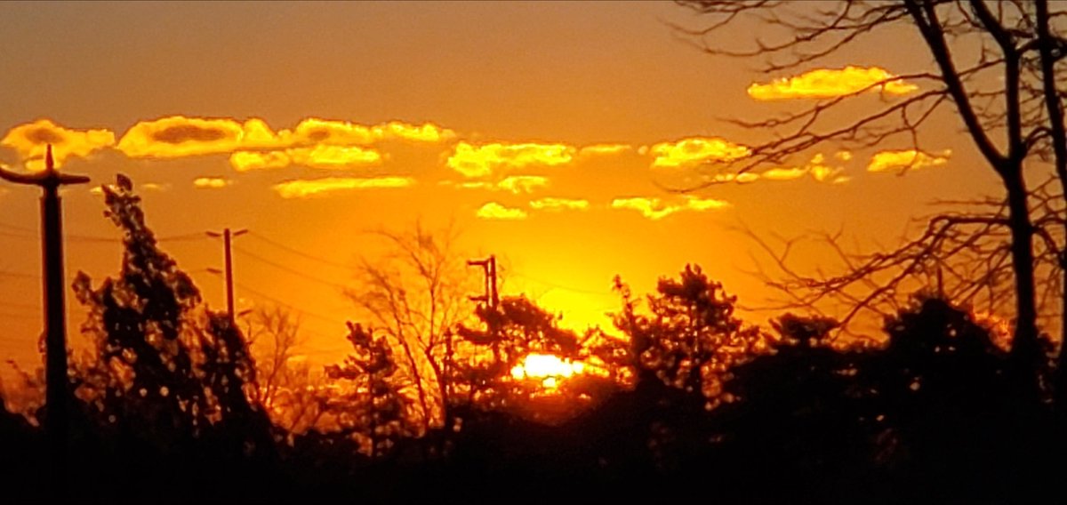 jacquesLeStrap1's tweet image. Winter #Sunrise seems to offer something different.  Funny though, it doesn&apos;t seem to be the same for #Sunsets. #keepitsmooth