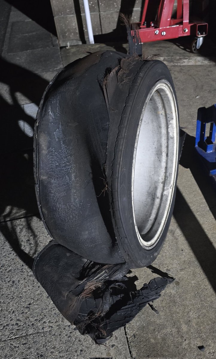 奥伊吹でやったやつ今さら交換
ホイールあと1セット欲しい