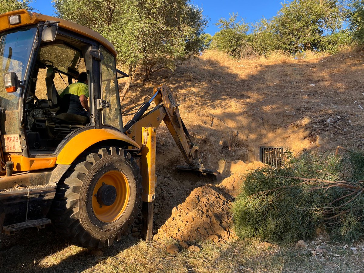 🏺 El Ayuntamiento está llevando a cabo los trabajos previos para despejar y facilitar la entrada de los especialistas a la Fuente del Sol ya que debido a las precipitaciones de este año se ha deteriorado.