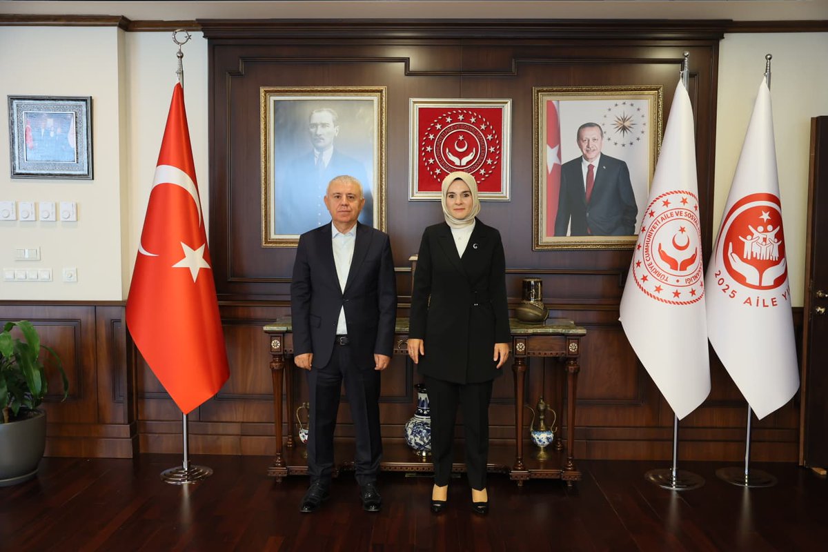 Ve.....
Devlet ile Vatandaş arasında köprü görevini yapan Devletin Sosyal yardımlarını halka ulaştıran,bugüne kadar halk ile yardımlaşmanın en iyi örneğini veren Sosyal Yardımlaşma ve Dayanışma Vakfı Personelinin kendileri ile olan Dayanışma süresinde yürüttüğü GREV Nihai sonuca