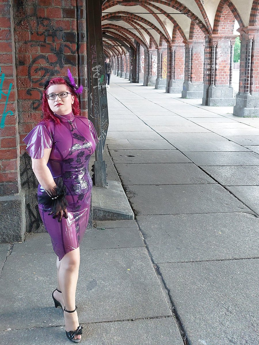 RaldaMountbatt1's tweet photo. Berlin iconic bridge - Do you also see lots of photos of latex girls on this bridge? 😋
👗 Adema Latex Designer
#berliniconicbridge #alternativefashion #latexfashion #purplelatex #violetlatex #translucentlatex #classylatex #latexdress https://t.co/Yf5tHyPUDM