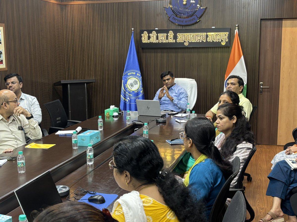 आज दिनांक 02-09-2025 को केंद्रीय जीएसटी आयुक्तालय जबलपुर के अधिकारियों के लिए आयोजित ट्रेनिंग प्रोग्राम “जीएसटी ज्ञान गंगा” के 21वें एपिसोड में विषय “Prevention of Sexual Harassment of Women at Workplace”पर जबलपुर आयुक्तालय की Internal Complaints Committee की अध्यक्ष “श्रीमती