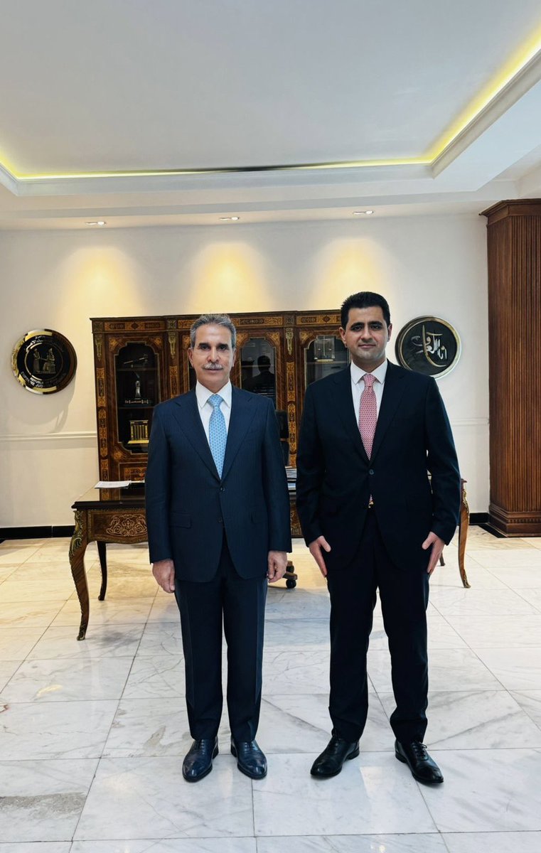 لقاء مميز جمعني مع سيادة رئيس مجلس القضاء الأعلى القاضي #فائق_زيدان شخصية ملهمة تحمل همّ العدالة بصدق وإخلاص
#مجلس_القضاء_الاعلى