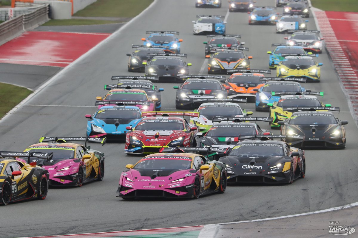 ¡Los toros vuelven al ruedo en Barcelona!🐂  🔥
El Lamborghini Super Trofeo Europa regresa al Festival de la Velocidad de Barcelona para hacernos vibrar con su espectáculo único.
🏁10, 11 y 12 de octubre
🚨Últimas entradas y complementos a la venta