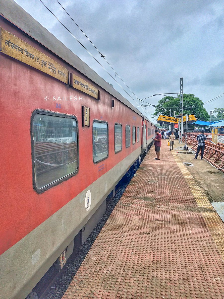 Sailesh Agasti (@saileshagasti57) on Twitter photo Route Diverted 12102 SHM - LTT Jnaneshwari Super Deluxe Express was spotted during Engine Reversal at TITILAGARH Jn. today at around 1200 hrs, JCO 1st Sept 2025 from SHM. <a href="/OdishaRail/">OdishaRailUsers - Multimodal Connectivity Forum</a> Route Diverted 12102 SHM - LTT Jnaneshwari Super Deluxe Express was spotted during Engine Reversal at TITILAGARH Jn. today at around 1200 hrs, JCO 1st Sept 2025 from SHM. <a href="/OdishaRail/">OdishaRailUsers - Multimodal Connectivity Forum</a>