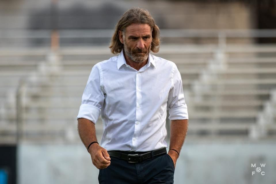 ElEspectadorUy's tweet photo. 🎙️ “Para volver a Nacional yo sé que tengo que renunciar un poco al ego. El club nunca me va a llamar para empezar un proceso. Quizás me llame en momento de emergencia. Me di cuenta que para volver a Nacional no puedo ser tan pretencioso”

🗣️ Daniel Carreño en La Mañana del Fútbol por 𝐄𝐥 𝐄𝐬𝐩𝐞𝐜𝐭𝐚𝐝𝐨𝐫 𝐃𝐞𝐩𝐨𝐫𝐭𝐞𝐬.

📻 810 AM · 92.5 FM
▶️ https://t.co/GbWap9DZ83