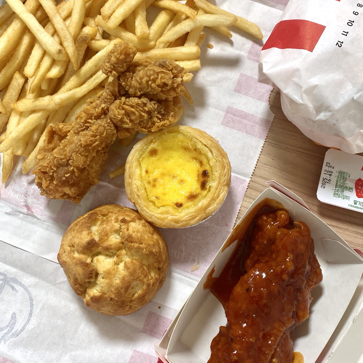 케엪씨 스콘이랑 에그타르트 붐업