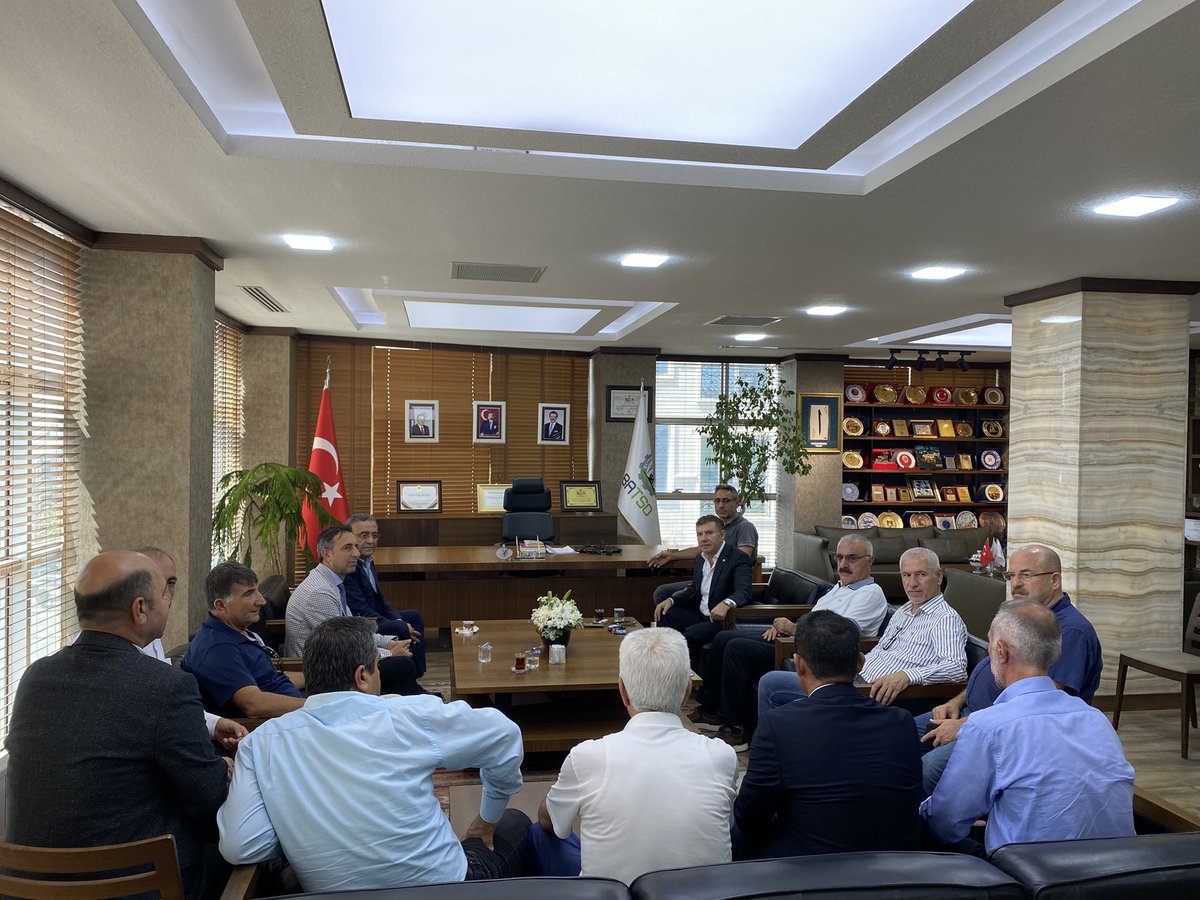 Batmantso's tweet photo. Cumhuriyet Halk Partisi Diyarbakır Milletvekili Sayın Sezgin TANRIKULU ve CHP Batman İl Başkanı Sayın Adnan YAŞAR ve beraberindeki heyetle; BATSO Yönetim Kurulu Başkanımız Sayın Abdulkadir DEMİR ve yönetimine nezaket ziyaretinde bulundular. Ziyaret kapsamında Barış süreciyle ilgili birlik beraberlik içerisinde hareket edilmesi gerektiğini ülkemize refah ve ferahlığın getireceği belirtildi.