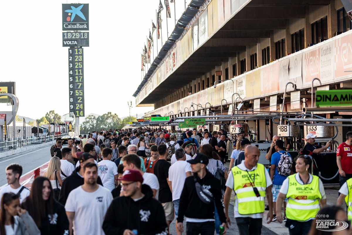 La diferencia entre ver y vivir está en los complementos del Festival de la Velocidad.
Haz que tu experiencia pase de “wow” a “¡No lo olvidaré nunca!”

¡Escoge entre Grid Walk, Pit Walk y visita guiada!