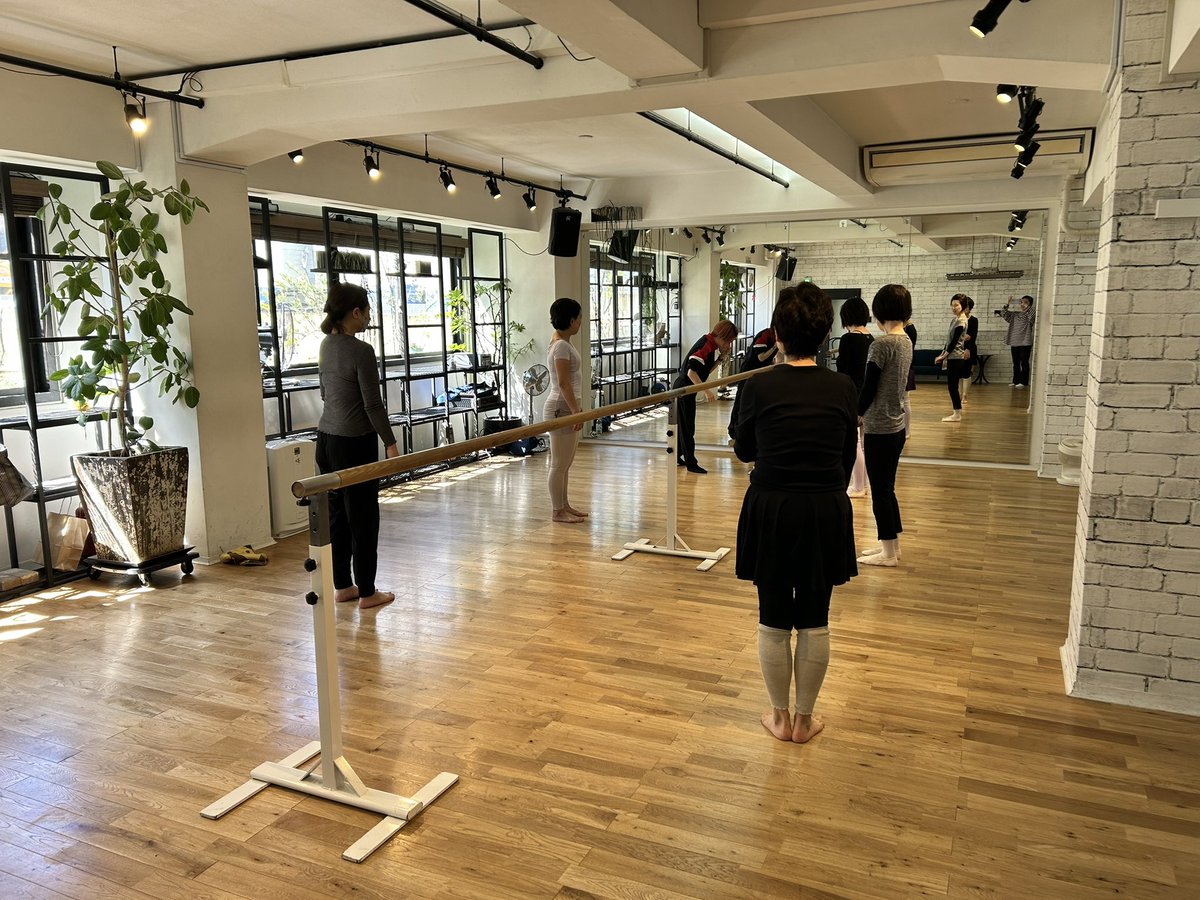 studio RADA (@studiorada) on Twitter photo 【9/3(水)クラス情報 】
☀️10:30-12:00
朝バレエ (森加奈)
🌙19:30-20:30
Tango lesson①
🌙20:40-21:45
Tango lesson②
info@studiorada.com まで
お名前・お電話番号・希望クラス日時
を明記の上、ご予約ください。 【9/3(水)クラス情報 】
☀️10:30-12:00
朝バレエ (森加奈)
🌙19:30-20:30
Tango lesson①
🌙20:40-21:45
Tango lesson②
info@studiorada.com まで
お名前・お電話番号・希望クラス日時
を明記の上、ご予約ください。