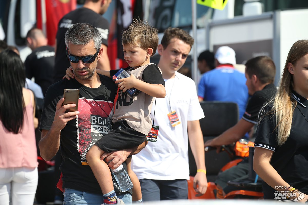 ¡Diversión a toda velocidad para grandes y pequeños!😎

El Festival de la Velocidad trae coches de ensueño, velocidad en la pista, exhibiciones que impresionan y un ambiente pensado para disfrutar en familia.

Porque la pasión por los coches… ¡también se vive juntos!❤️