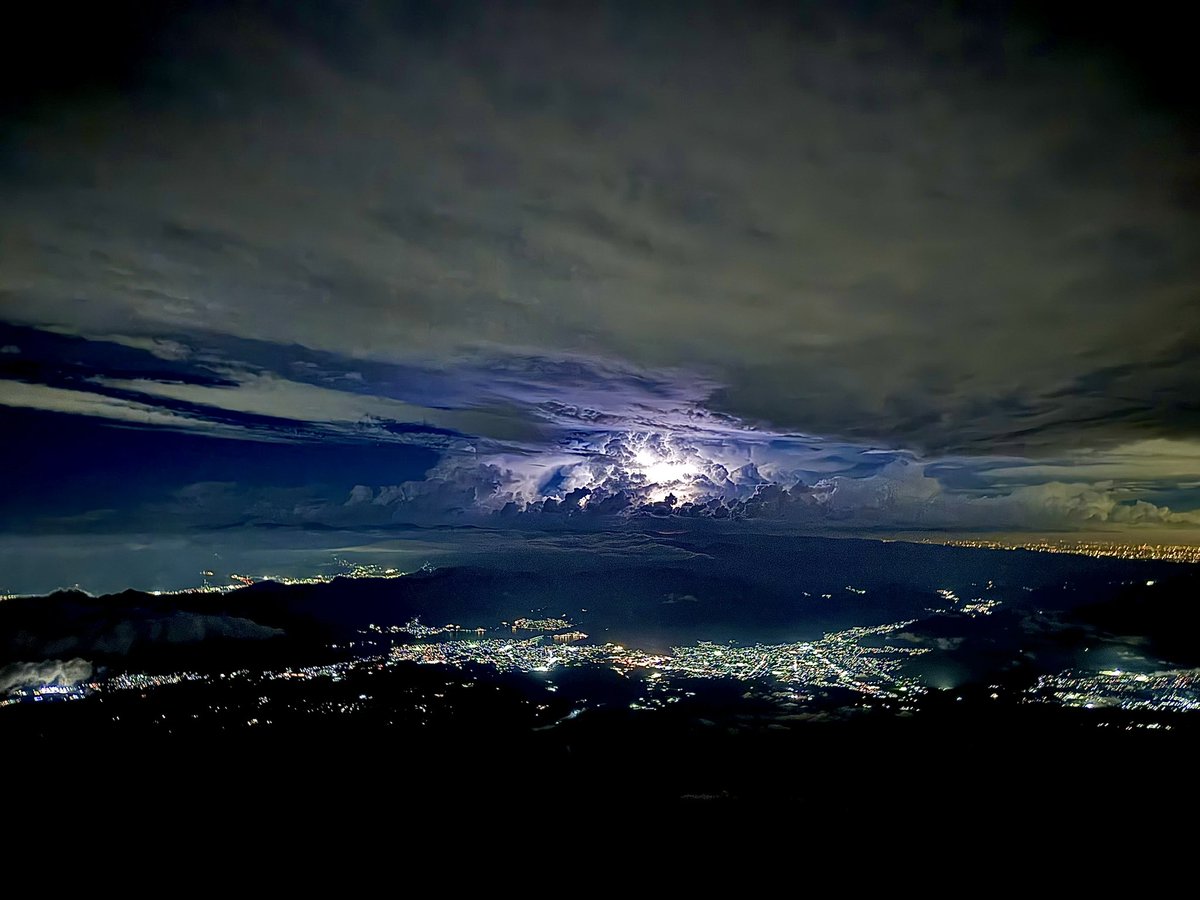 富士山八合目から見る富士吉田市と雷⚡︎