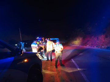 Noti7Guatemala's tweet image. Camioneta tipo agrícola sale de la cinta asfáltica en el en km. 47 de #RutaAlAtlántico #Sanarate, #ElProgreso.