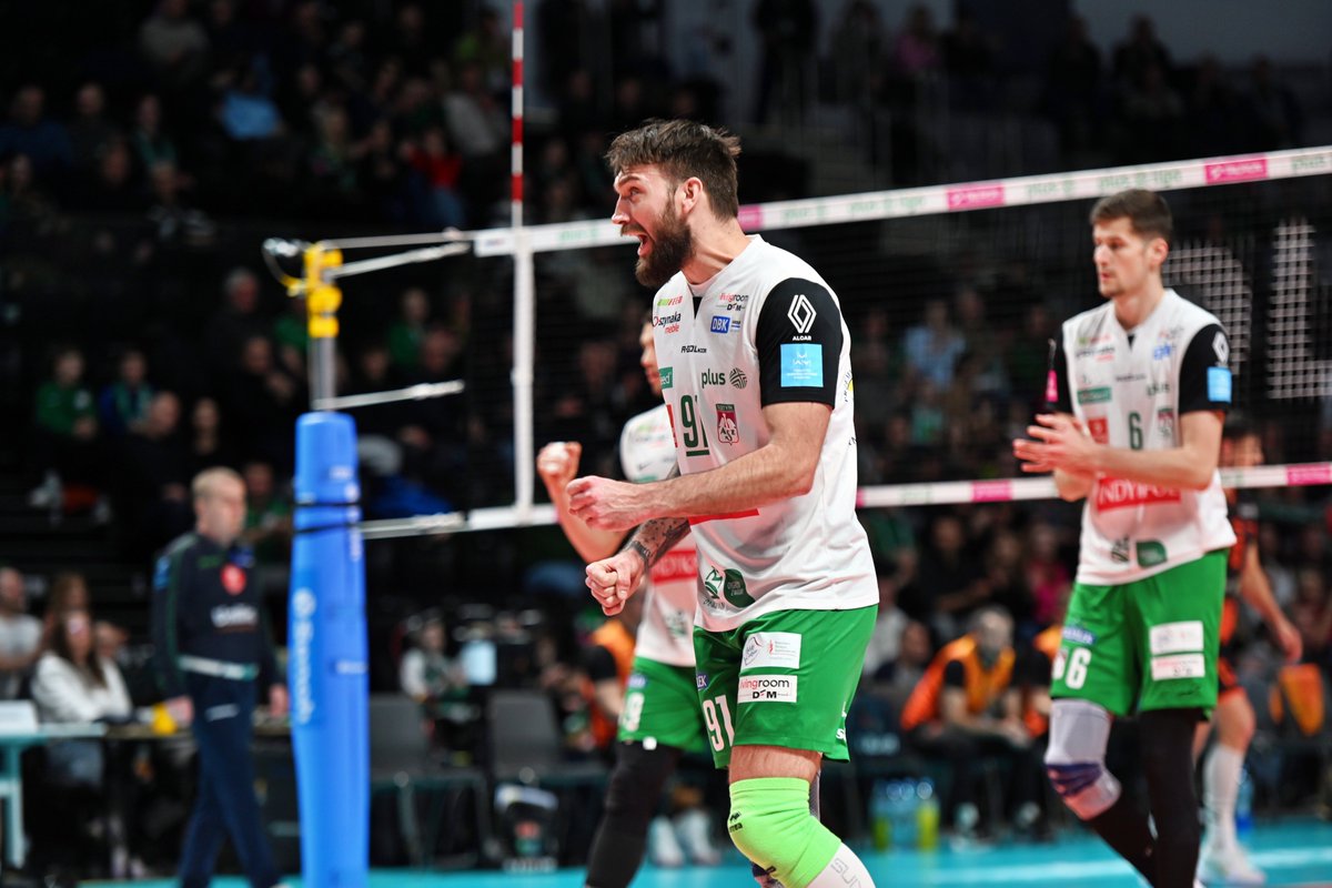 Zgodnie z informacją, którą w audycji AZS na Fali w <a href="/RadioUWMFM/">Radio UWM FM</a> przekazał <a href="/PlinaPlinski/">Daniel Pliński</a>  - Kapitanem Indykpolu AZS Olsztyn na sezon 2025/2026 pozostaje Janek Hadrava 💪

Kapitanie - prowadź do zwycięstw! 🔥