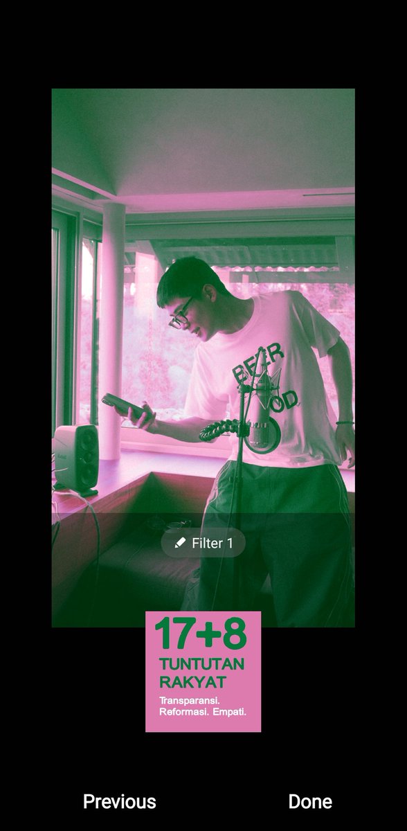 daisyyyhey's tweet image. kalo kamu pakai hp s4msung, bisa pakai cara ini kak
• pilih foto yg mau dikasih filter
• pilih menu filter, terus pilih tanda (+)
• pilih gambar yg mau dipakai buat filter (sebelumnya download dulu gambar "17+8 tuntutan rakyat" atau pakai gambar lain yg temanya pink hijau)
