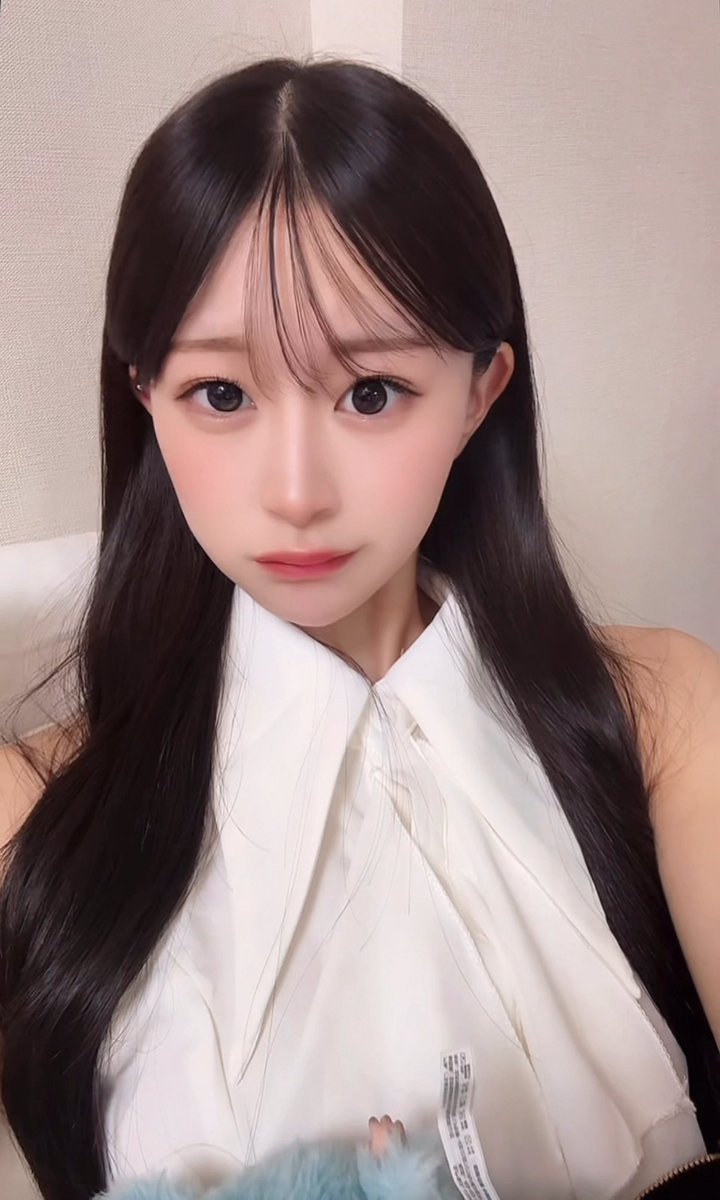 あかりたん
家族で怖い映画見る約束したんだ̳^.  ̫ .^ ̳♡⃛

.⋆𝜗𝜚 ┈┈┈ ⋯ ┈┈┈ 𝜗𝜚 ┈┈┈ ⋯ ┈┈

 #18歳   #アイドル  #黒髪  #fypシ