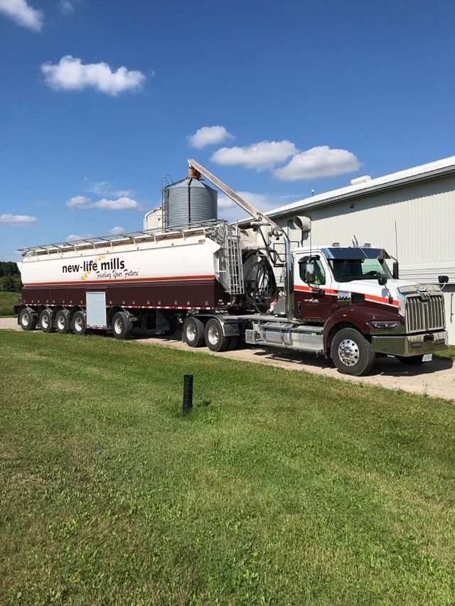 Happy #TruckTuesday everyone! 

I hope you all had a safe and happy #LabourDay weekend! 

<a href="/NewLifeMills/">New-Life Mills</a> #FeedingyourFuture 

<a href="/WalingaInc/">Walinga Inc.</a> #OnelegendaryTrailer 

#WesternStar #49x