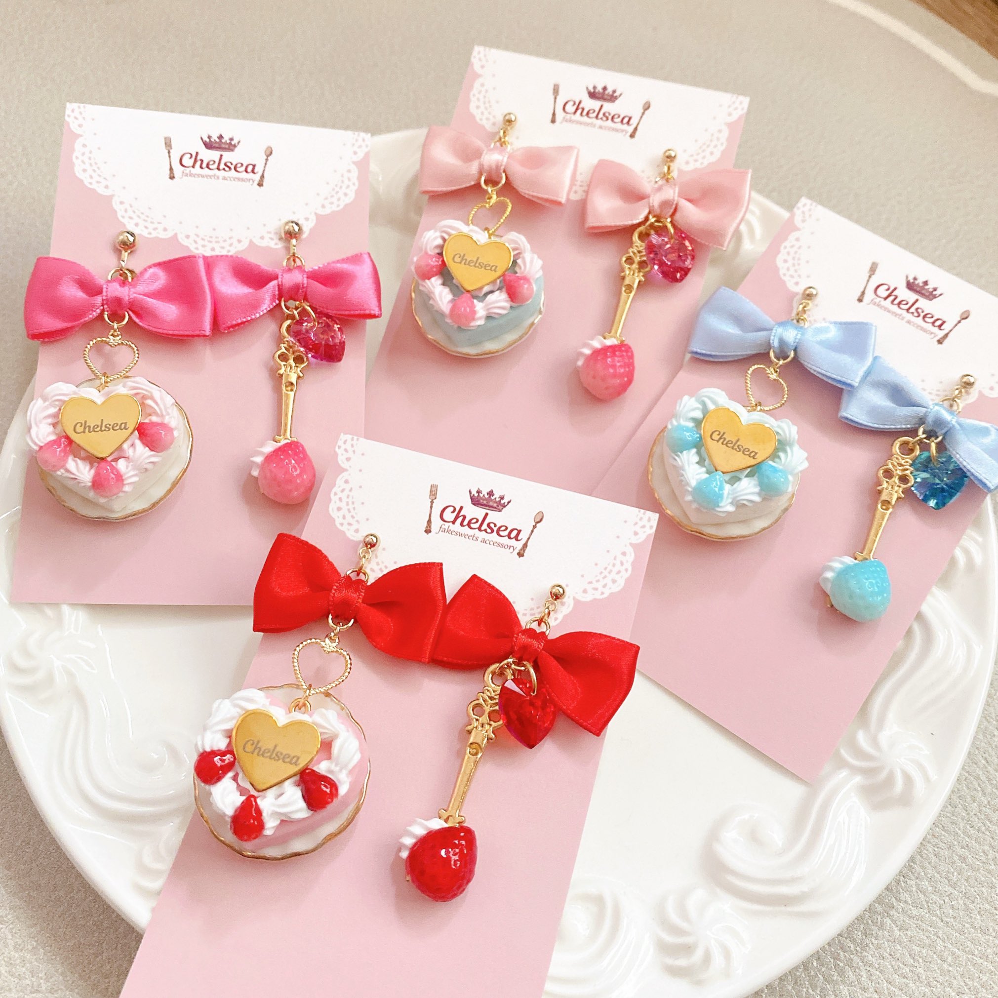 【新品未使用】 いちごケーキショルダーバッグ チェルシィ ハンドメイド 赤】いちごケーキショルダーバッグ | チェルシィ