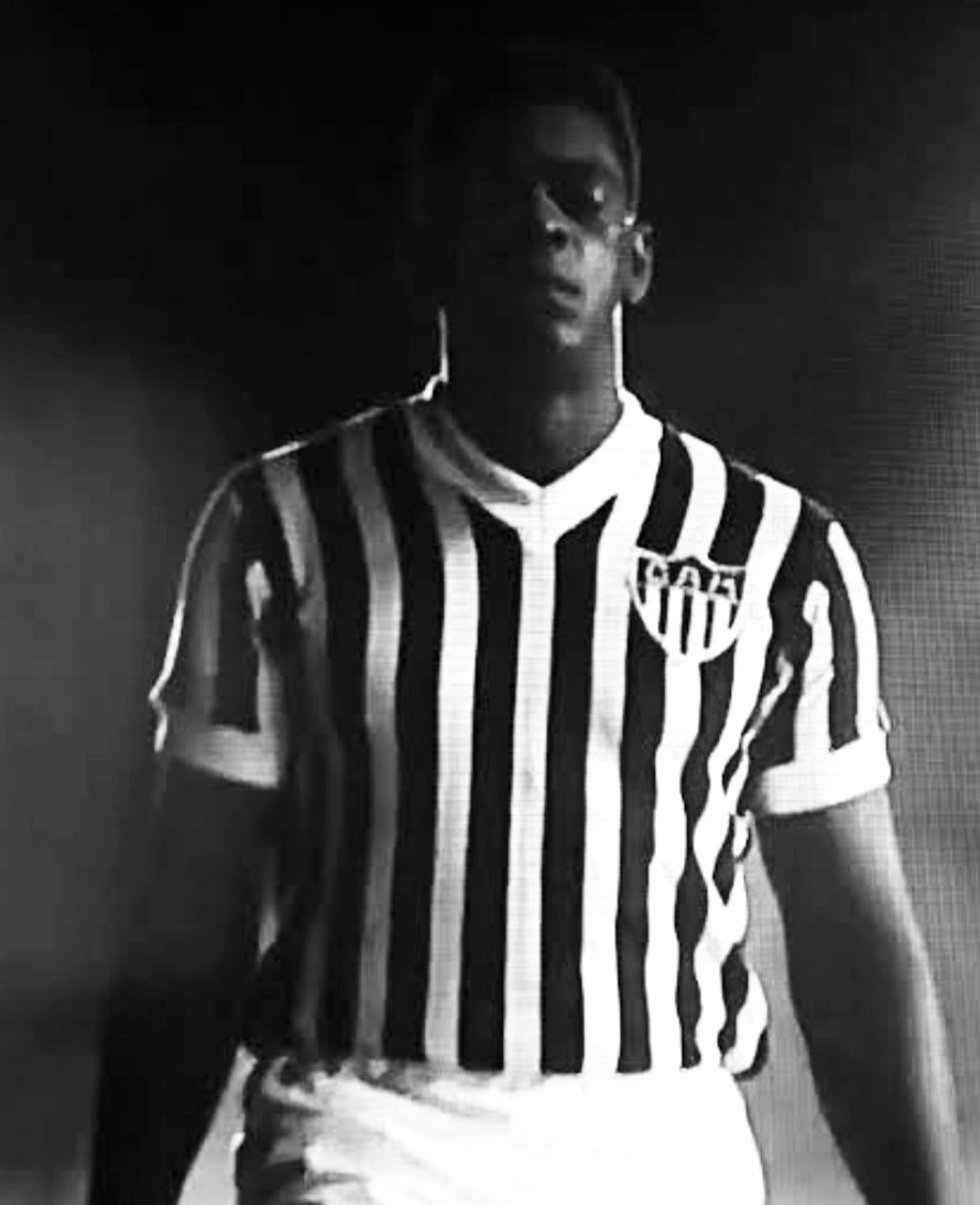 JogadoresGalo's tweet photo. Seu Jorge samba hoje com a camisa do Atlético.

Distante do tradicional samba, ator irá atuar com a camisa do Atlético no filme Pelé - O Nascimento de uma Lenda - 2016. https://t.co/szy2POgVab