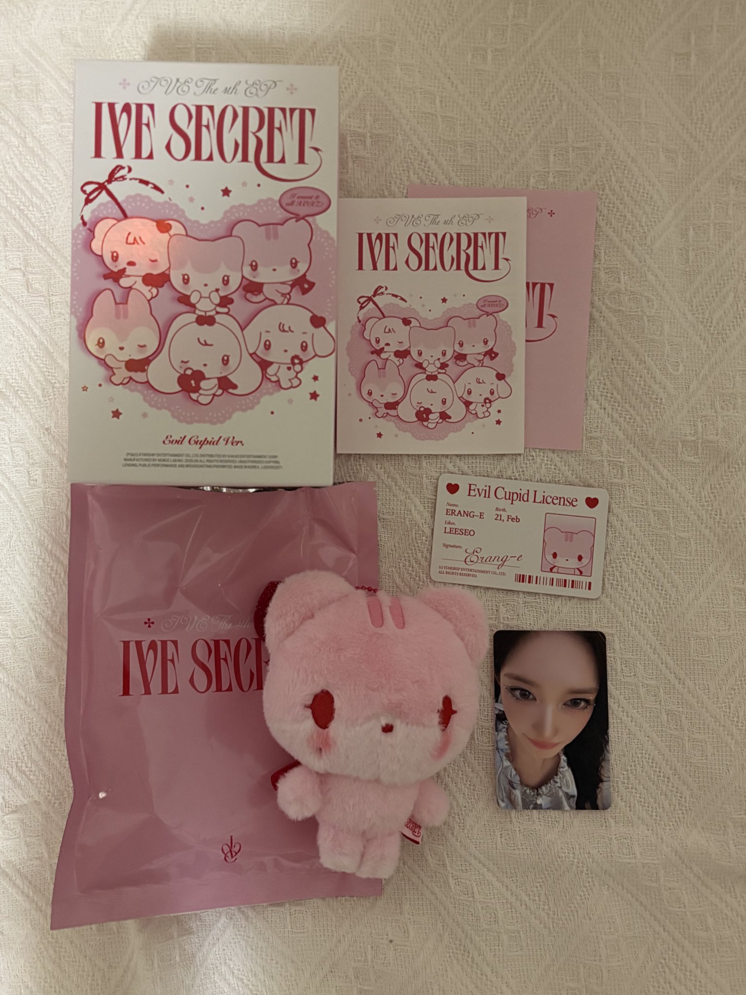 IVE SECRET EVIL CUPID Ver. イソ
