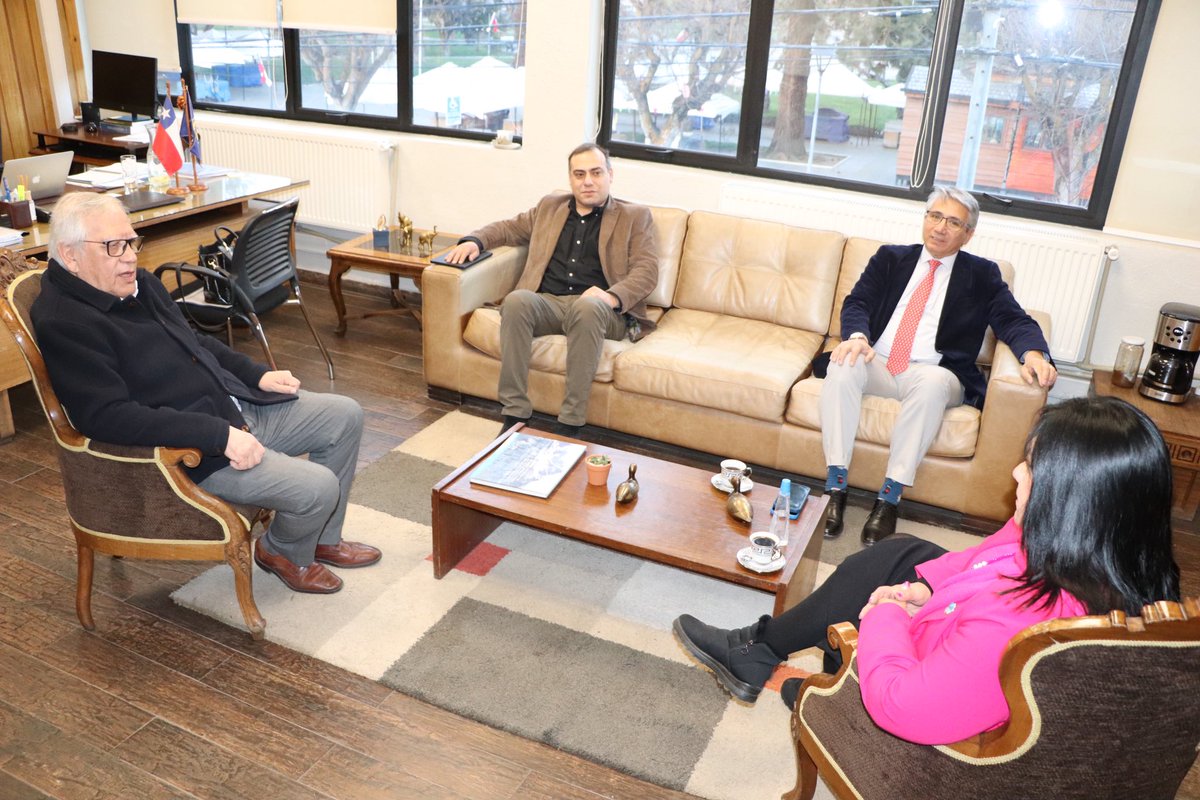 En Coyhaique, nuestra Directora Nacional, Romanina Morales Baltra, realiza saludo protocolar al Delegado Presidencial Regional, Jorge Díaz Guzmán, en compañía del Seremi del Trabajo y Previsión Social (S) y el Director Regional de SENCE Aysén, Nelson Garrido Morales.