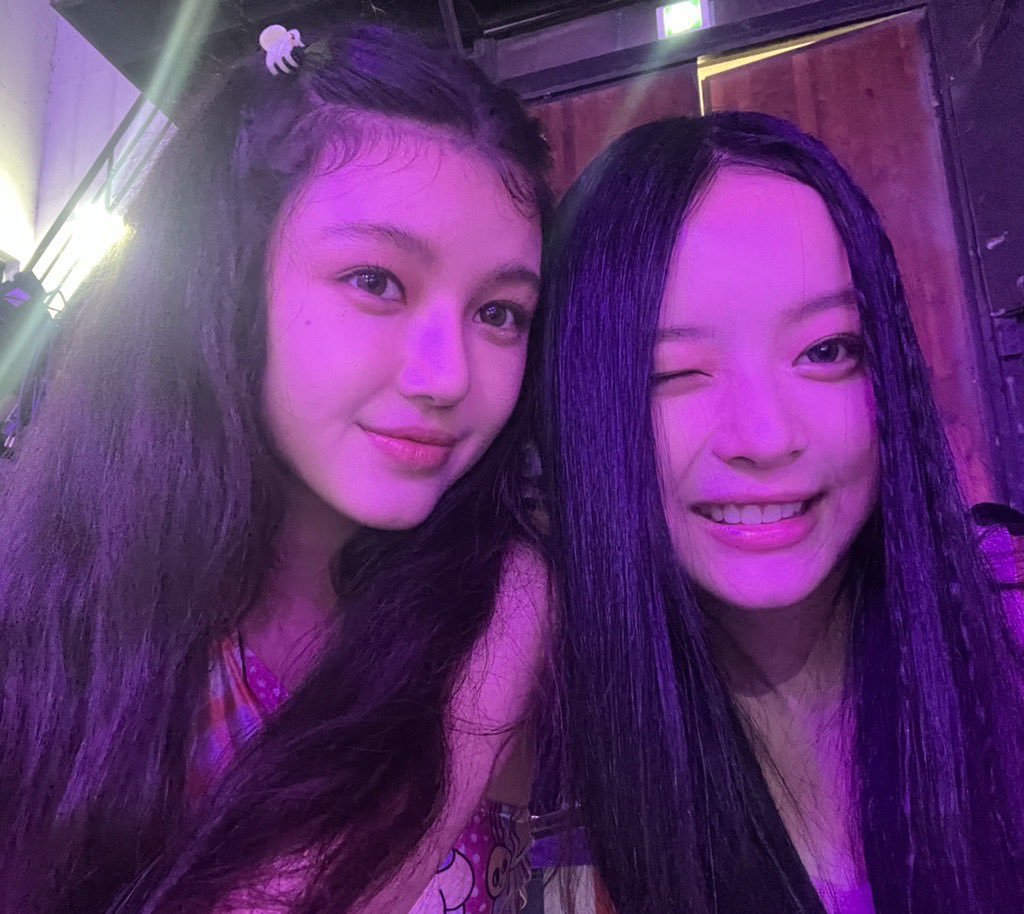 archiveofhanni's tweet image. 220731 Phoning #하니 Photos  

#NewJeans #뉴진스 #HANNI #DANIELLE #다니엘