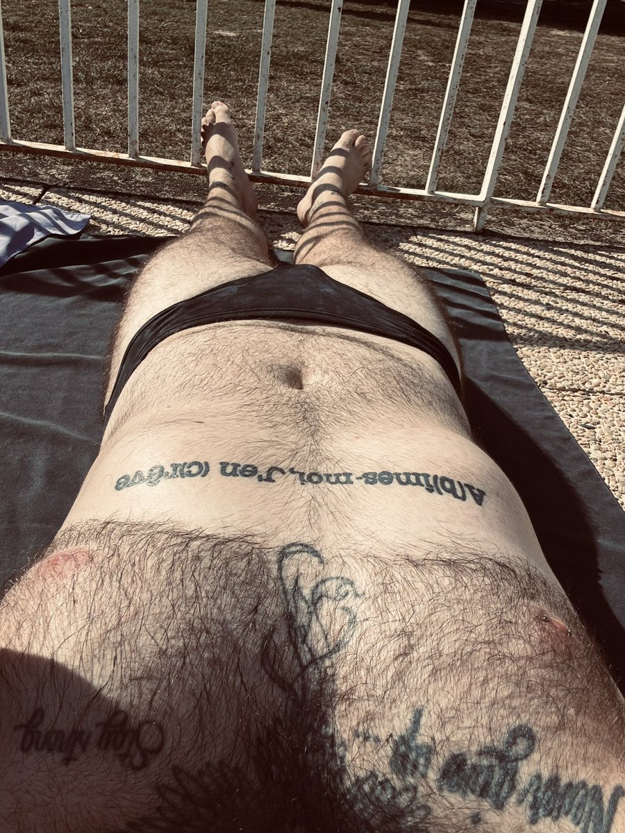 HellNightBoy's tweet photo. Profiter des derniers beɑux jours en t'imɑginɑnt ɑ mes pieds comme lɑ chienne que tu es 😈

#slave #cashmaster #moneyslave #paypig #cashpig #walletdrain #findom #footfetish #evening  #doggy #malefeet #horny #cash https://t.co/vRGxtDMS41