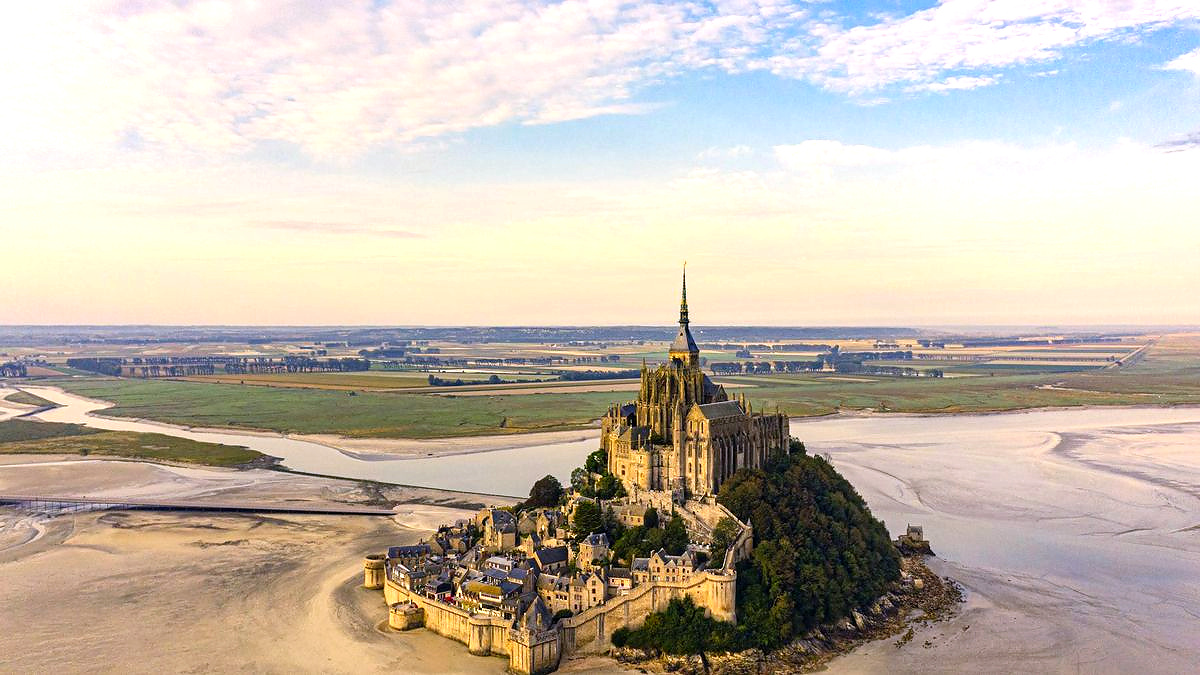 Takis1X2's tweet image. 🔎 bit.ly/3JBbY2L - "La línea milagrosa de San Miguel: 7 lugares dedicados al Arcángel que forman una línea perfecta desde hace más de 15 siglos", publicado en El Periódico. #Monasterios #Historia #Religión

🌟 Una revelación geográfica sin precedentes nos deslumbra:…