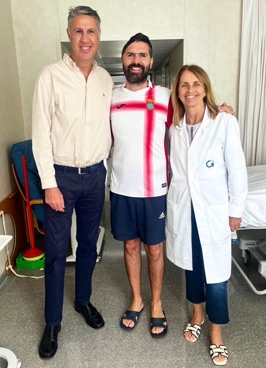 Hoy es un día especial: he visitado en el <a href="/IGuttmann/">INSTITUT GUTTMANN</a> de #Badalona a la persona que sufrió las lesiones más graves en el atropello múltiple antes del <a href="/RCDEspanyol/">RCD Espanyol de Barcelona</a> - <a href="/FCBarcelona_cat/">FC Barcelona</a> del mes de mayo. Mañana ya recibe el alta. Han sido meses de lucha muy duros pero afortunadamente