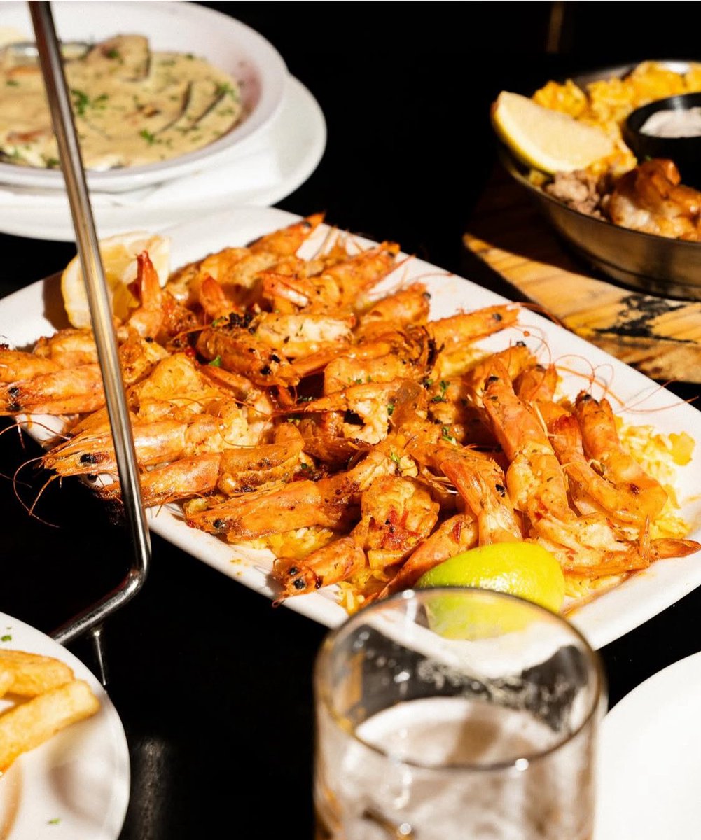Get these 1kg Prawns with Chips or Rice at Vasco’s Tavern every Tuesday for R199, available for lunch or dinner! 🦐 

Without a doubt one of the best specials in <a href="/CapeTown/">ᑕᗩᑭE TOᗯᑎ</a>. Getting a table of late has proven tough, so get your bookings in early! 🇵🇹

📞 021-425 2157

#Prawns