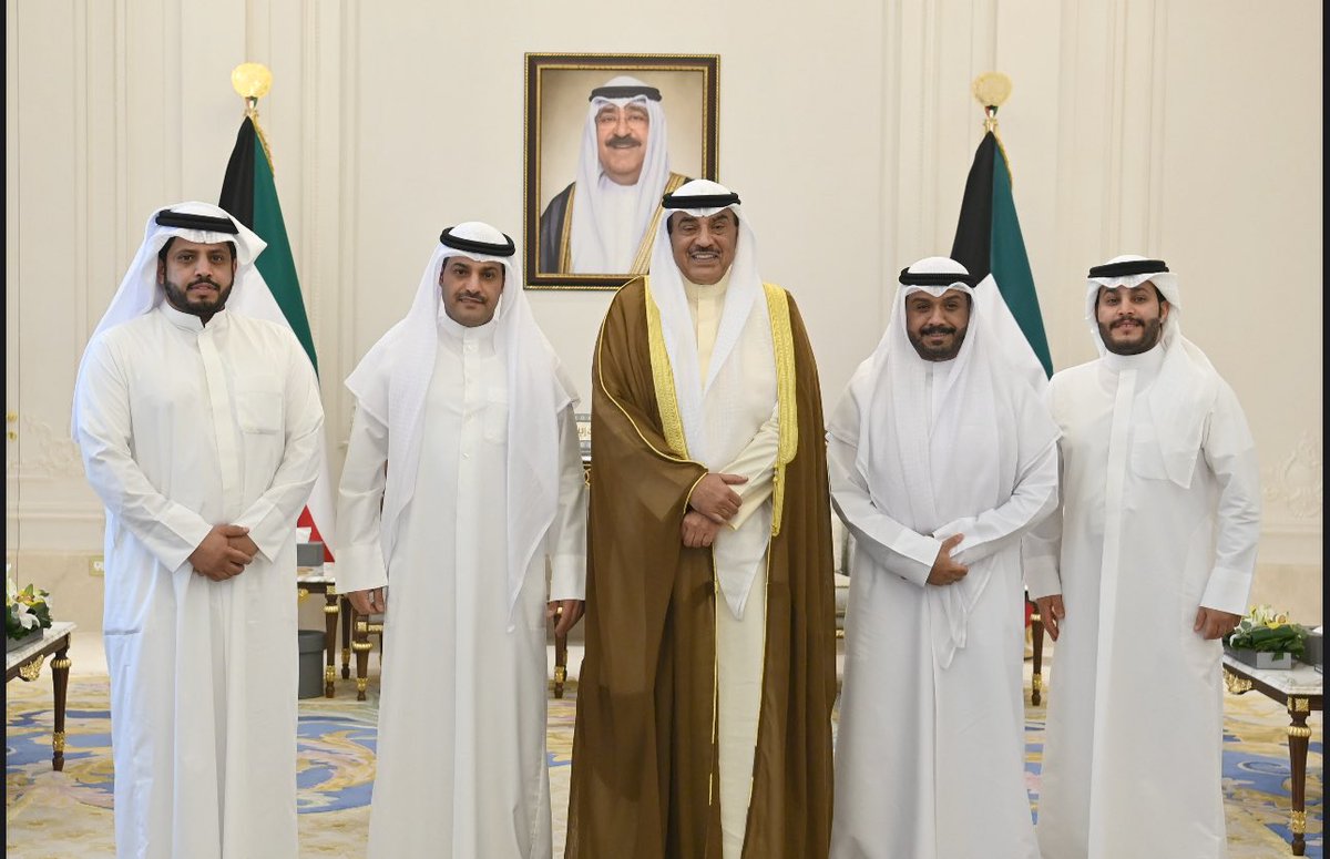 تشرفنا اليوم  بلقاء سمو أمير البلاد الشيخ مشعل الأحمد الجابر الصباح، حفظه الله ورعاه، حيث أستمعنا إلى نصائحه السديدة وتوجيهاته الكريمة التي نعتز بها و منارتاً لنا ، مؤكدين لسموه اننا عونًا وسندًا له. كما تشرفنا بالسلام على سمو ولي العهد الشيخ صباح الخالد حفظه الله

#سمعاً_و_طاعة