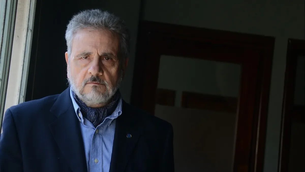 #Uruguay

El Sr. Palma, Pdte. De <a href="/LiverpoolFC1915/">Liverpool Fútbol Club</a>, dijo ayer que el Pdte. de <a href="/AUFOficial/">AUF</a>, <a href="/nachoalonso33/">Ignacio Alonso Labat</a>, no da la cara.
También dijo que pronto podría dar una conferencia de prensa contando todo lo que está pasando en el fútbol uruguayo en los últimos años.

Ojalá cumpla.