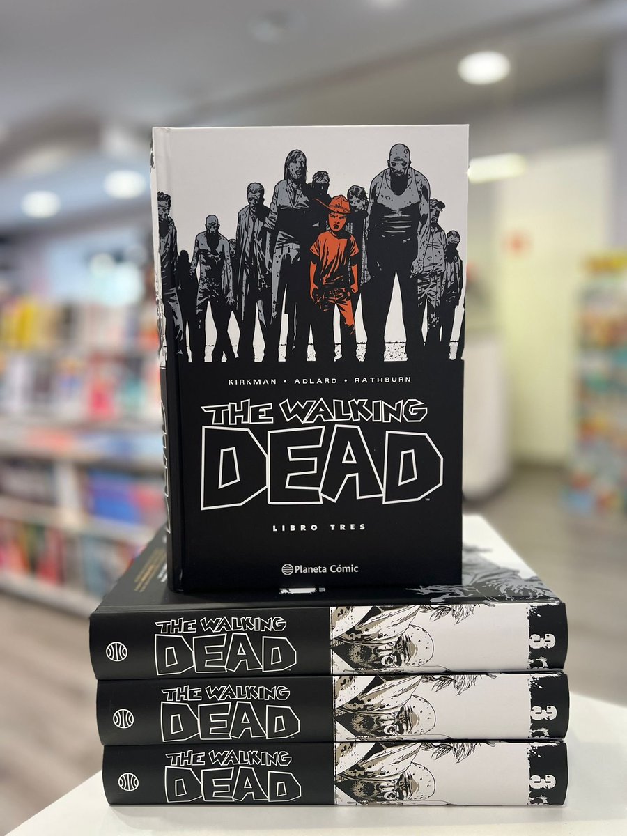 Universal Comics (@comicsuniversal) on Twitter photo Parece que fue ayer cuando <a href="/PlanetadComic/">Planeta Cómic</a> empezó a reeditar los tochales de THE WALKING DEAD.
Pero no fue ayer. Fue en abril...
Ya vamos por el tercero, a la venta esta misma semana.
¡Y solo quedan cinco! 🧟♂️🧟♀️🧟 Parece que fue ayer cuando <a href="/PlanetadComic/">Planeta Cómic</a> empezó a reeditar los tochales de THE WALKING DEAD.
Pero no fue ayer. Fue en abril...
Ya vamos por el tercero, a la venta esta misma semana.
¡Y solo quedan cinco! 🧟♂️🧟♀️🧟