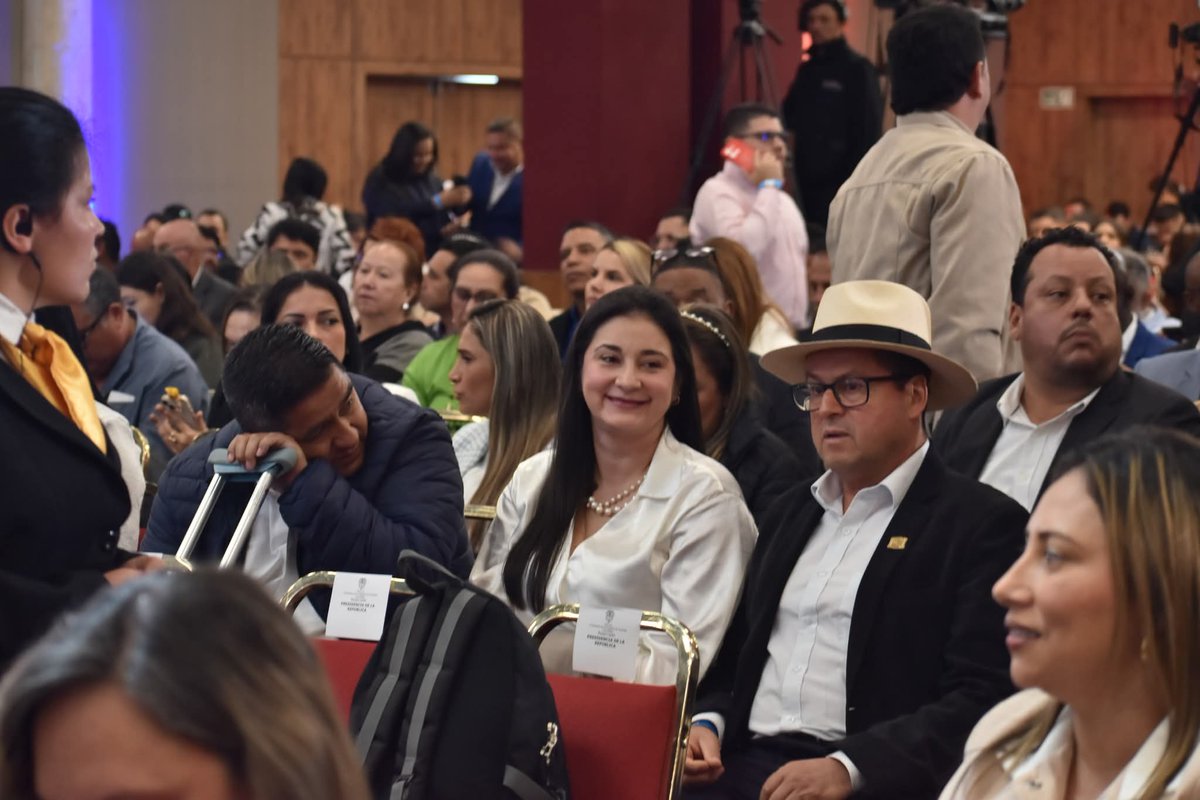 RobertDazaG's tweet photo. #Participamos en la socialización del Plan de Estabilización de Giros a la Red Pública Hospitalaria. @MinSaludCol
🗣Una estrategia que busca fortalecer 🩺 la atención primaria y garantizar 🩻 servicios de calidad en zonas rurales, dispersas y urbanas vulnerables, con énfasis en 👶salud infantil, prevención y participación comunitaria.
#EsMomentoDeLosTerritorios #ConDignidadCumplimos #PetroCambioAlPais