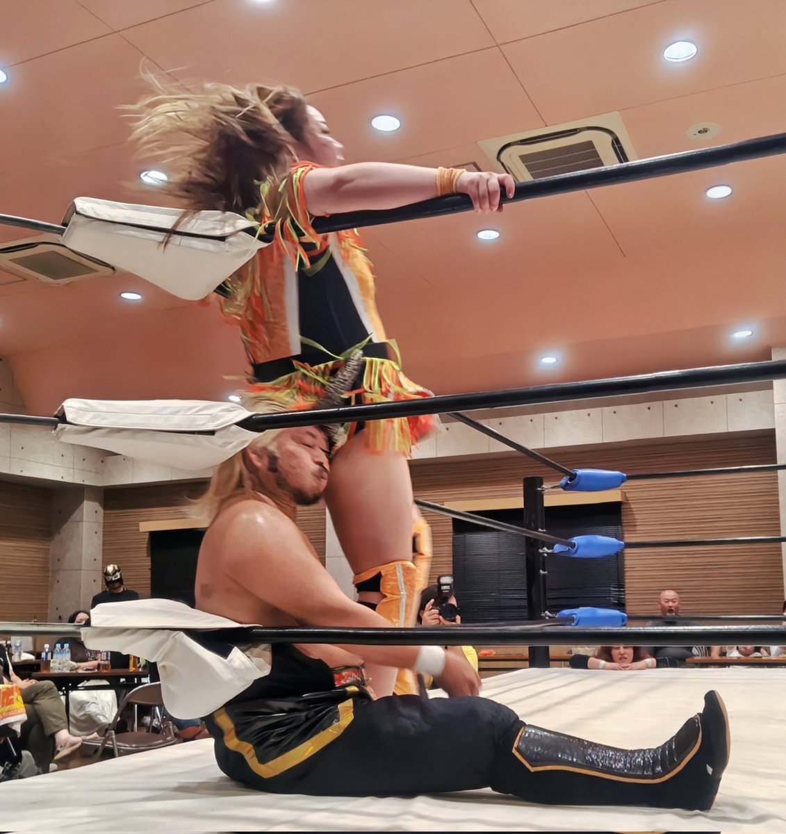 2025  8.30
大阪沖縄会館
プロレスリングBUKOTSU
OSAKAビアガーデンプロレス2025
影山道雄選手
マリ卍選手　婚活マッチ
婚姻届けを持参した影山選手
#プロレスリング武骨
#影山道雄 選手
#マリ卍 選手