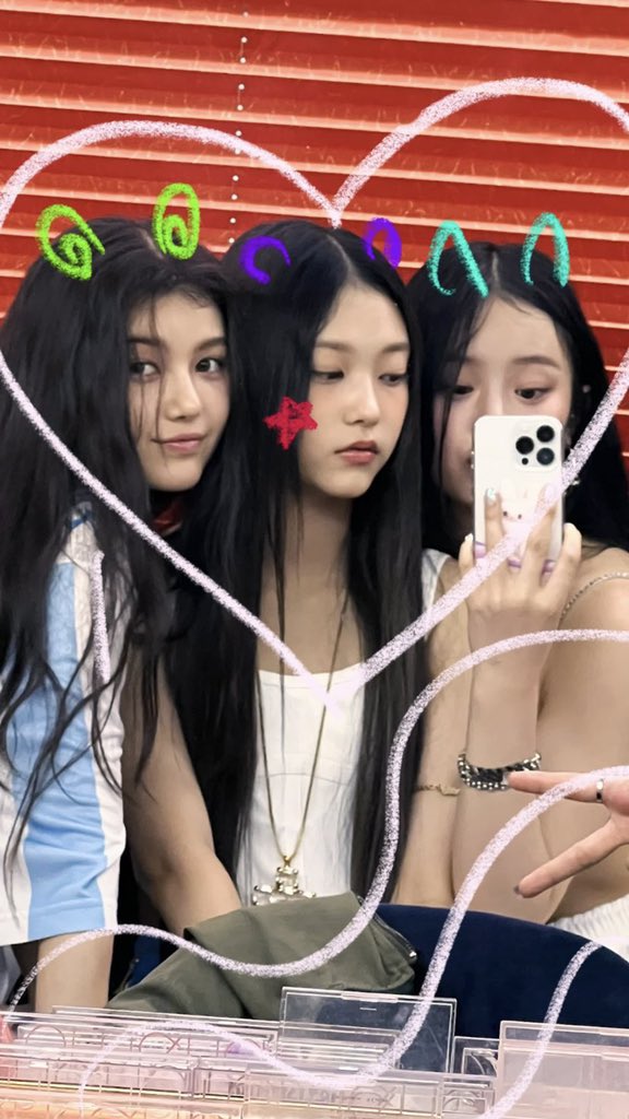 archiveofhanni's tweet image. 220730 official TikTok hanni 

#NewJeans #뉴진스 #HANNI #하니