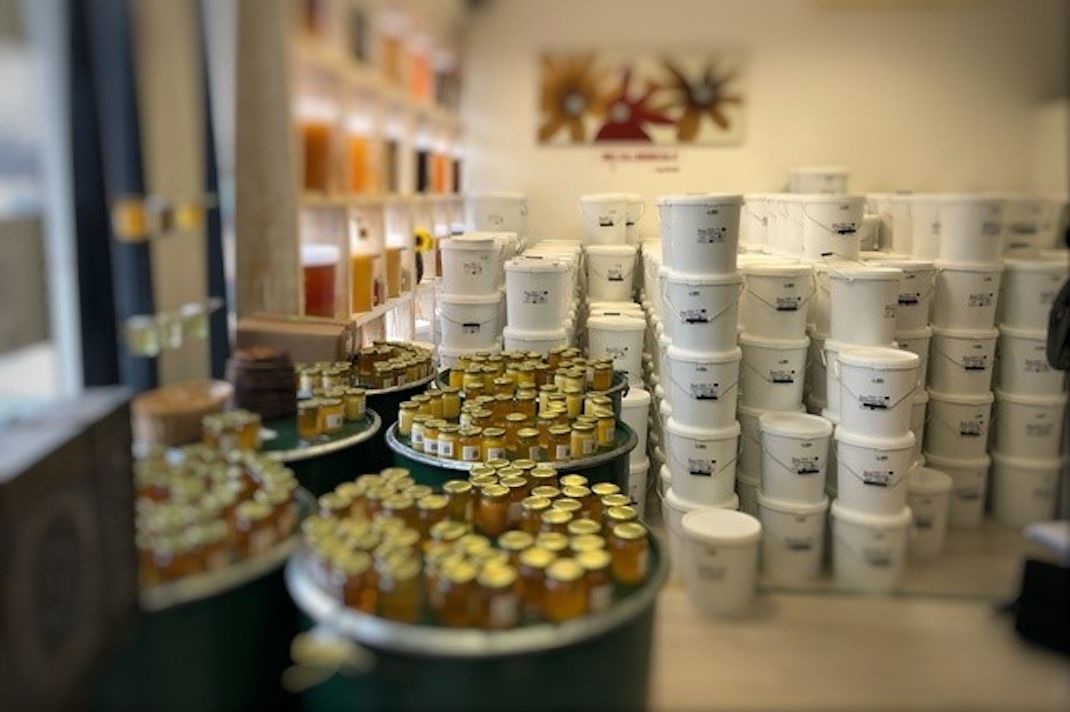 ilSalvagenteit's tweet image. Verona, sequestrato falso #miele #bio: negli anni venduti oltre 7 quintali  ilsalvagente.it/2025/09/02/ver…